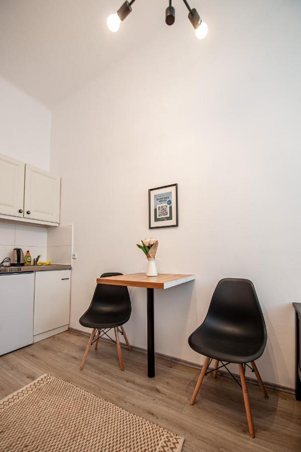 My City Apartment - Vienna Cosy Room Buitenkant foto